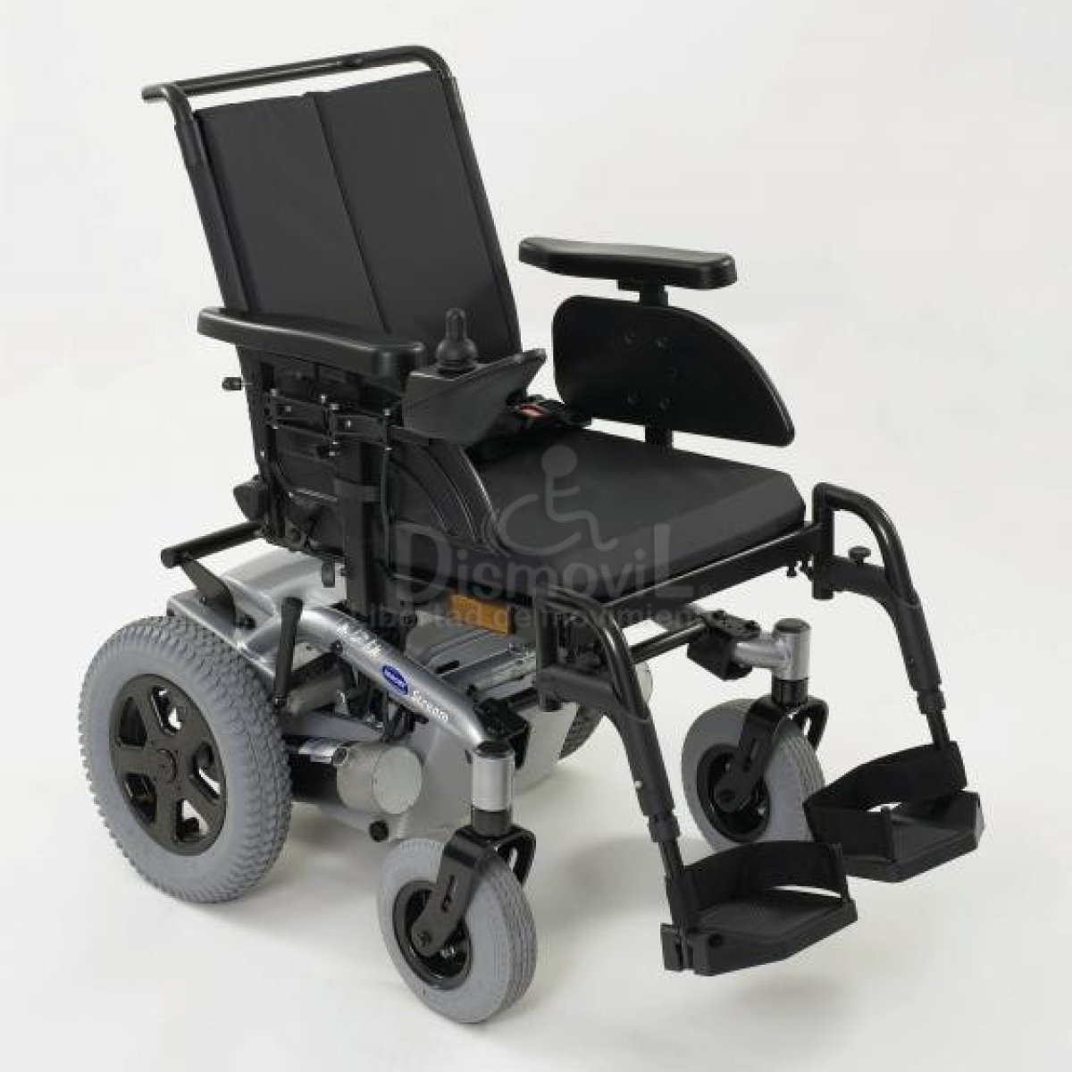 Электронные коляски купить. Инвалидная коляска с электроприводом Invacare. Кресло коляска инвалидная l710. Кресло коляска инвалидная электрическая sd053. Армед h033d инвалидная электроколяска.