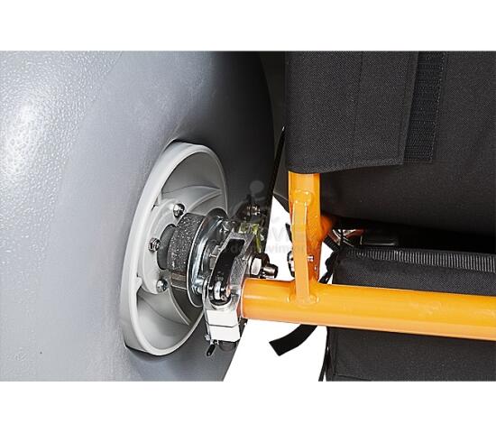 Silla ruedas XRover Reha Beach Set fijacion rueda trasera.jpg