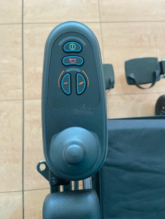 Silla ruedas electrica Q100 segunda mano vista mando control.jpg