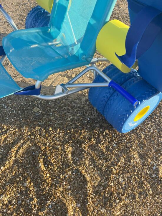 Silla de ruedas anfibia Ocean XXL ruedas traseras.jpg