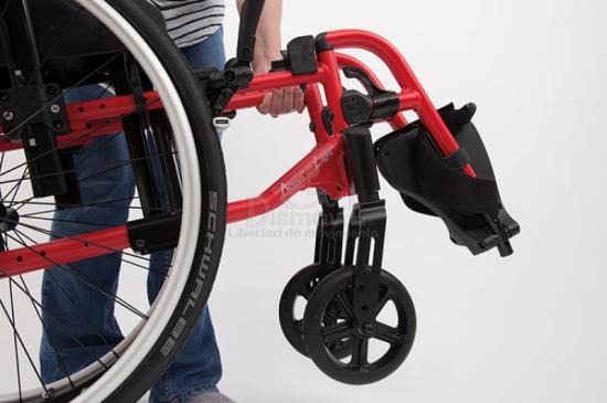 Silla ruedas manual Invacare Action 3 NG Light facil transporte.jpg