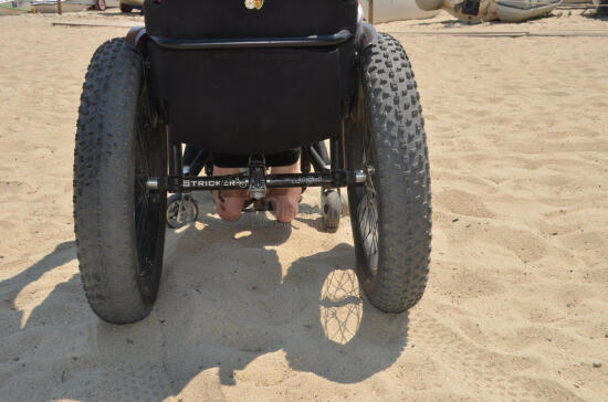 Ruedas todoterreno playa para silla de ruedas vista trasera.jpg