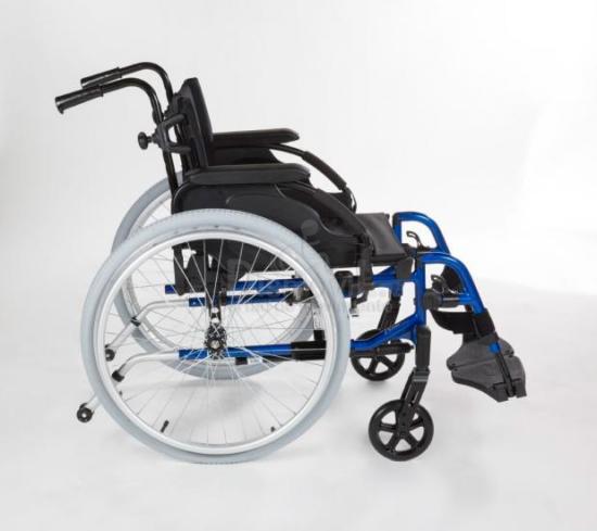 Silla ruedas manual Invacare Action3 NG vista lateral.jpg