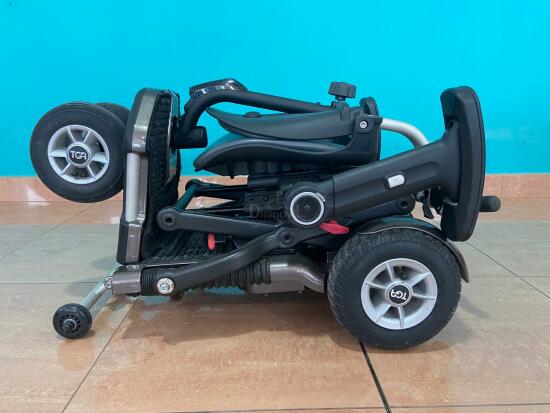 Scooter plegable Minimo Plus plegado.jpg
