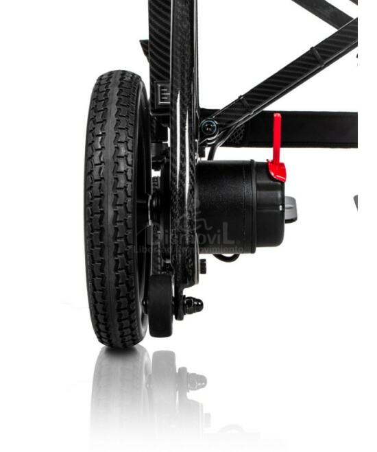 Silla ruedas plegable Martinika Carbon motor.jpg