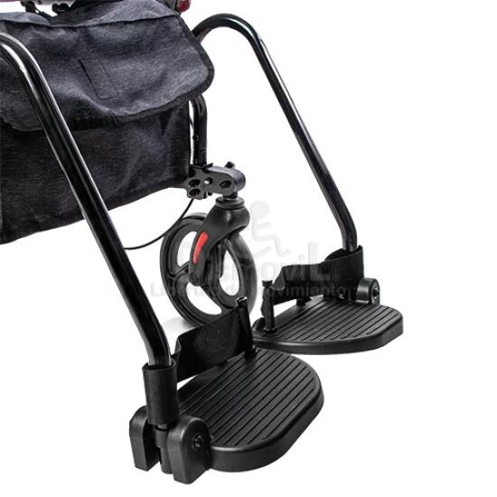 Rollator Magnum plus detalle reposapies.jpg