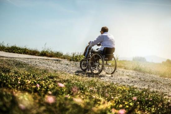 Handbike empulse f55 14 subiendo pendiente camino tierra.jpg