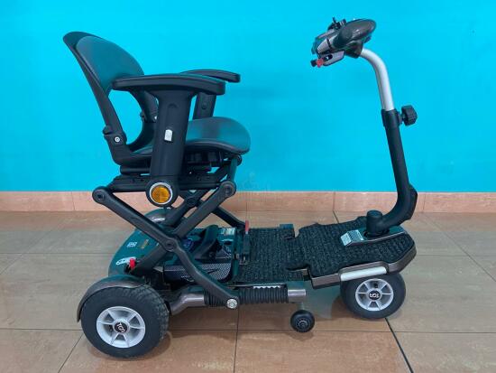 Scooter plegable Minimo Plus vista derecha.jpg