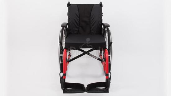 Silla ruedas manual Invacare Action 3 NG Light vista frontal.jpg